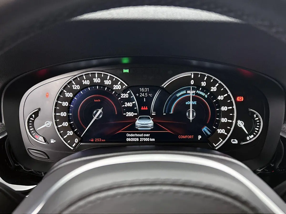 530e iPerformance High Executive | ACHTERUITRIJCAMERA | APPLE CARPLAY - ANDROID AUTO | STOELVERWARMING | NAVIGATIE | ELEKTRISCHE KOFFERKLEP | ELEKTRISCHE STOELEN | SFEERVERLICHTING |