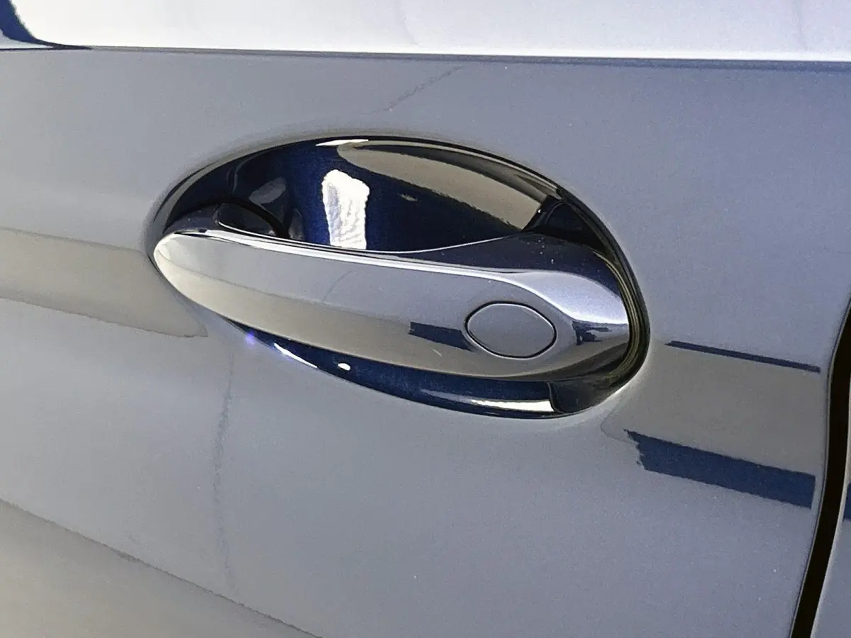 530e iPerformance High Executive | ACHTERUITRIJCAMERA | APPLE CARPLAY - ANDROID AUTO | STOELVERWARMING | NAVIGATIE | ELEKTRISCHE KOFFERKLEP | ELEKTRISCHE STOELEN | SFEERVERLICHTING |