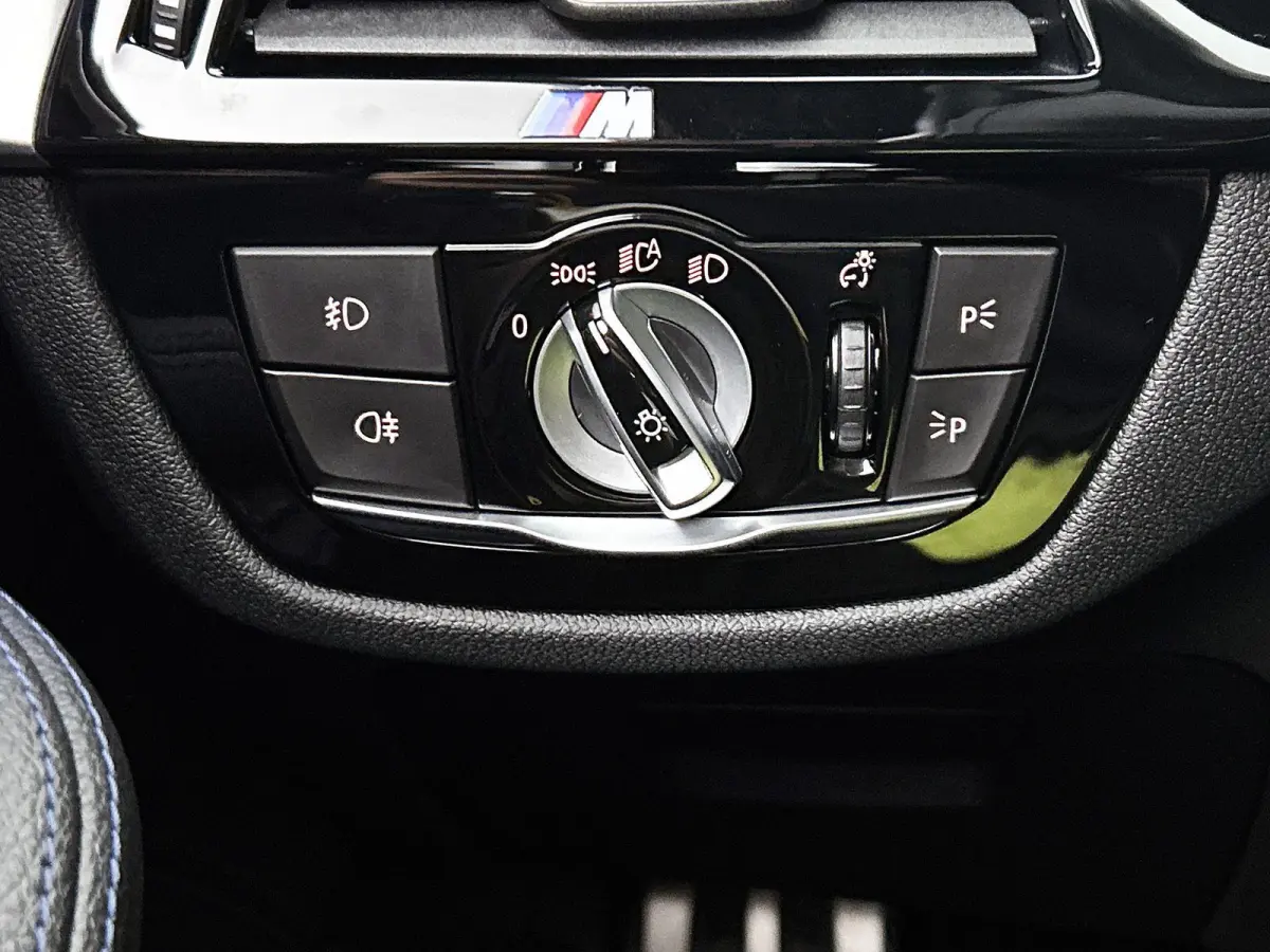 530e iPerformance High Executive | ACHTERUITRIJCAMERA | APPLE CARPLAY - ANDROID AUTO | STOELVERWARMING | NAVIGATIE | ELEKTRISCHE KOFFERKLEP | ELEKTRISCHE STOELEN | SFEERVERLICHTING |