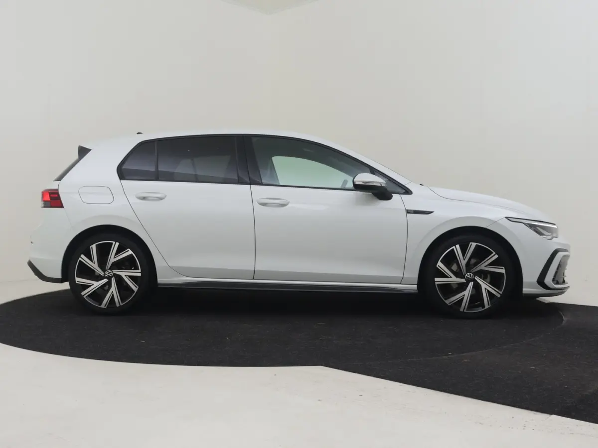 1.5 TSI R-Line l Stoel & Stuurverwarming l R-Line In en Exterieur l Adaptieve Cruise Control l Camera l Full Map Navigatie l Apple Car Play