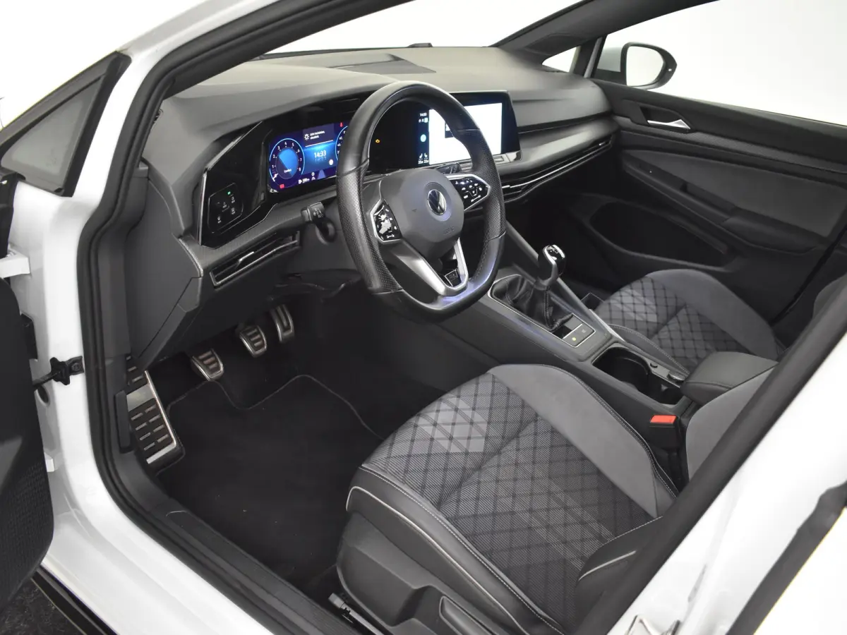 1.5 TSI R-Line l Stoel & Stuurverwarming l R-Line In en Exterieur l Adaptieve Cruise Control l Camera l Full Map Navigatie l Apple Car Play