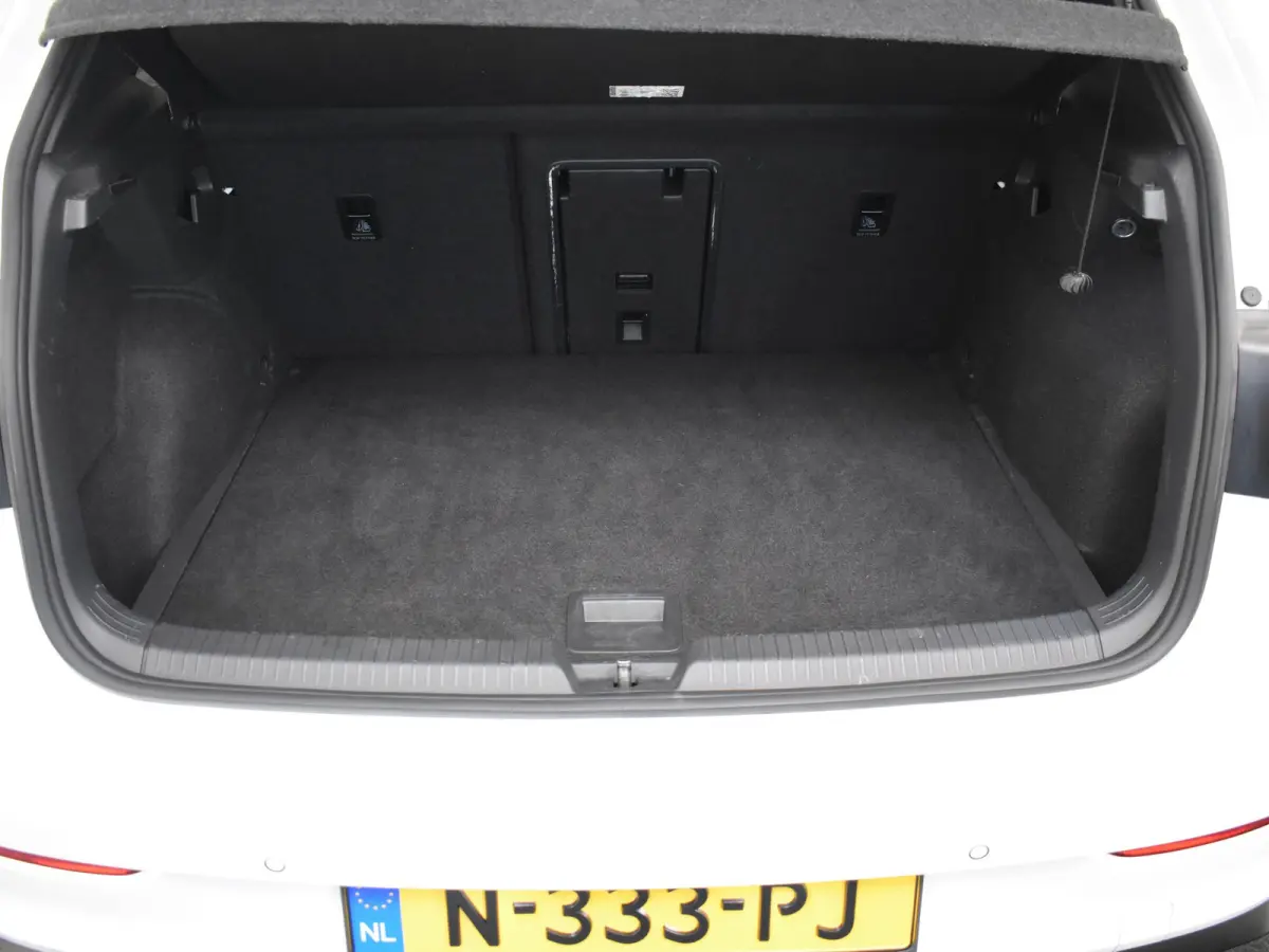 1.5 TSI R-Line l Stoel & Stuurverwarming l R-Line In en Exterieur l Adaptieve Cruise Control l Camera l Full Map Navigatie l Apple Car Play