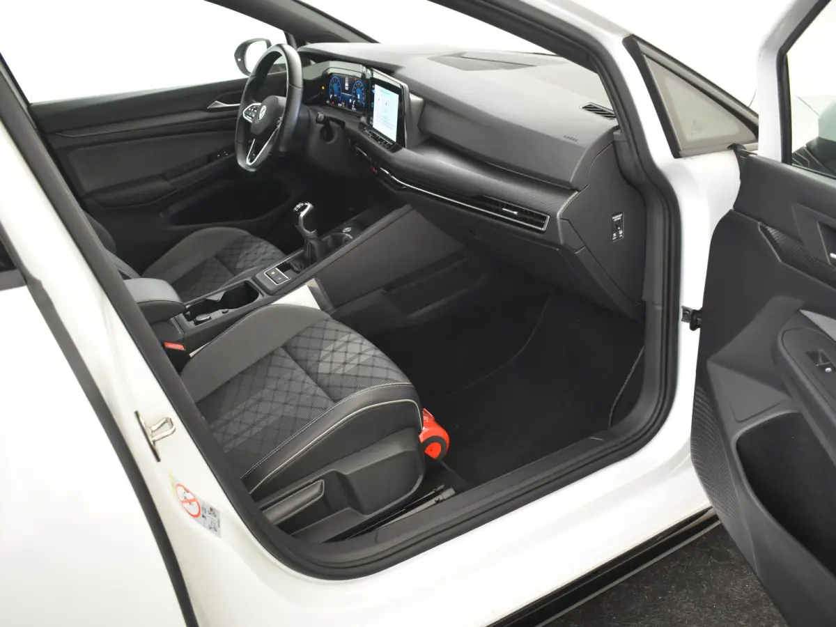 1.5 TSI R-Line l Stoel & Stuurverwarming l R-Line In en Exterieur l Adaptieve Cruise Control l Camera l Full Map Navigatie l Apple Car Play