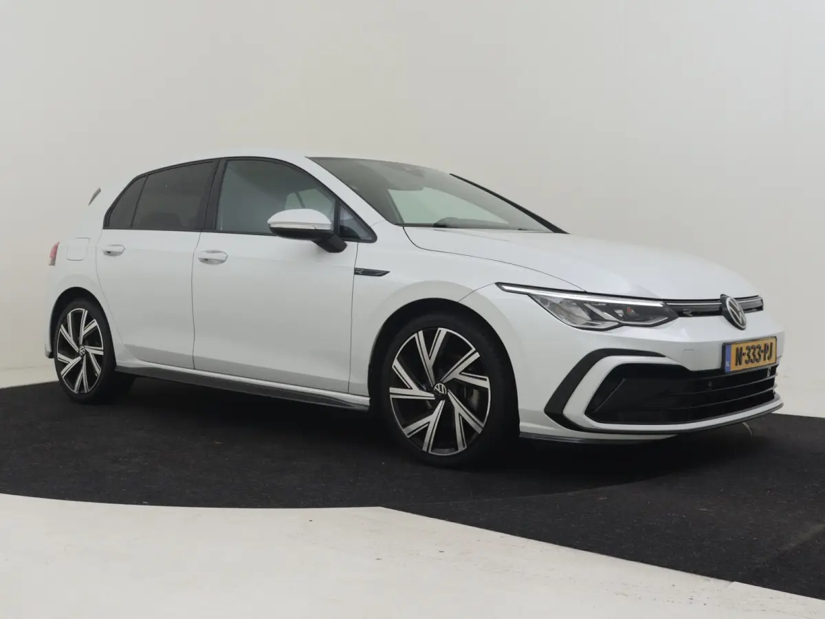 1.5 TSI R-Line l Stoel & Stuurverwarming l R-Line In en Exterieur l Adaptieve Cruise Control l Camera l Full Map Navigatie l Apple Car Play