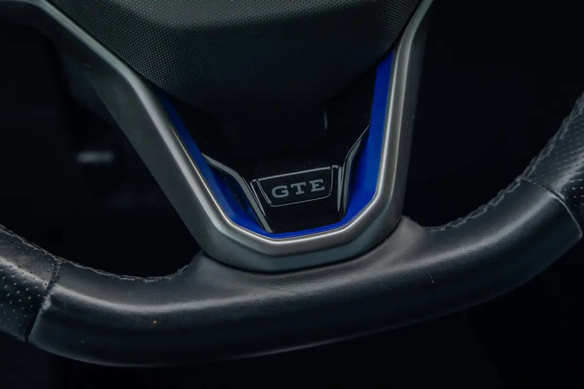 1.4 TSI PHEV GTE Business | ACC | Stoelverwarming | Camera | LED Matrix | 17'' | | Achteruitrijcamera | Cruise control adaptief | Elektrisch bedienbare achterklep met sensorsturing
