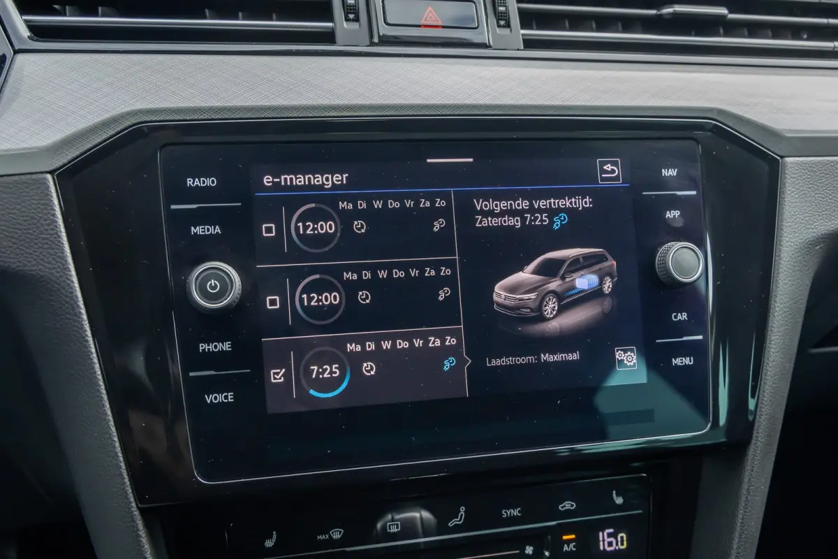 1.4 TSI PHEV GTE Business | ACC | Stoelverwarming | Camera | LED Matrix | 17'' | | Achteruitrijcamera | Cruise control adaptief | Elektrisch bedienbare achterklep met sensorsturing