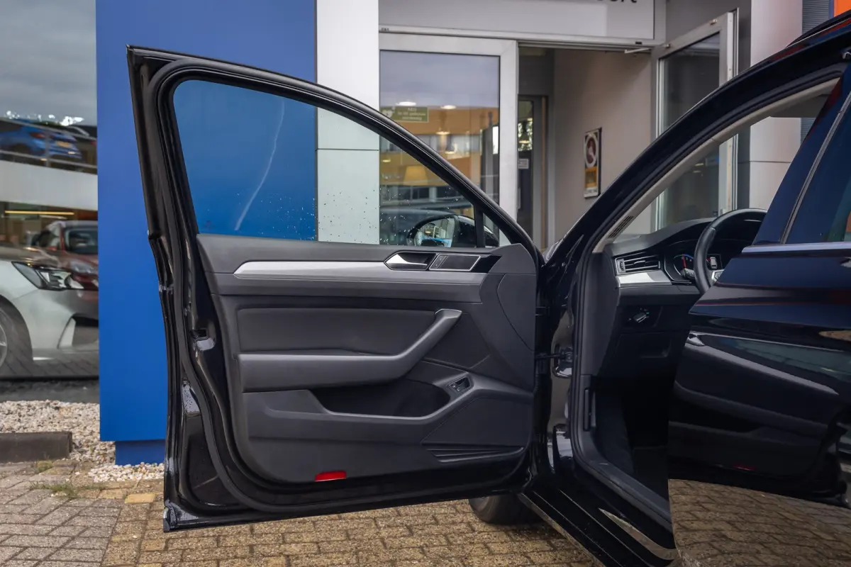1.4 TSI PHEV GTE Business | ACC | Stoelverwarming | Camera | LED Matrix | 17'' | | Achteruitrijcamera | Cruise control adaptief | Elektrisch bedienbare achterklep met sensorsturing