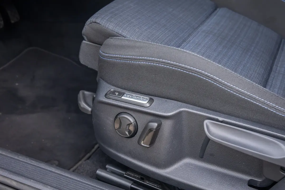 1.4 TSI PHEV GTE Business | ACC | Stoelverwarming | Camera | LED Matrix | 17'' | | Achteruitrijcamera | Cruise control adaptief | Elektrisch bedienbare achterklep met sensorsturing