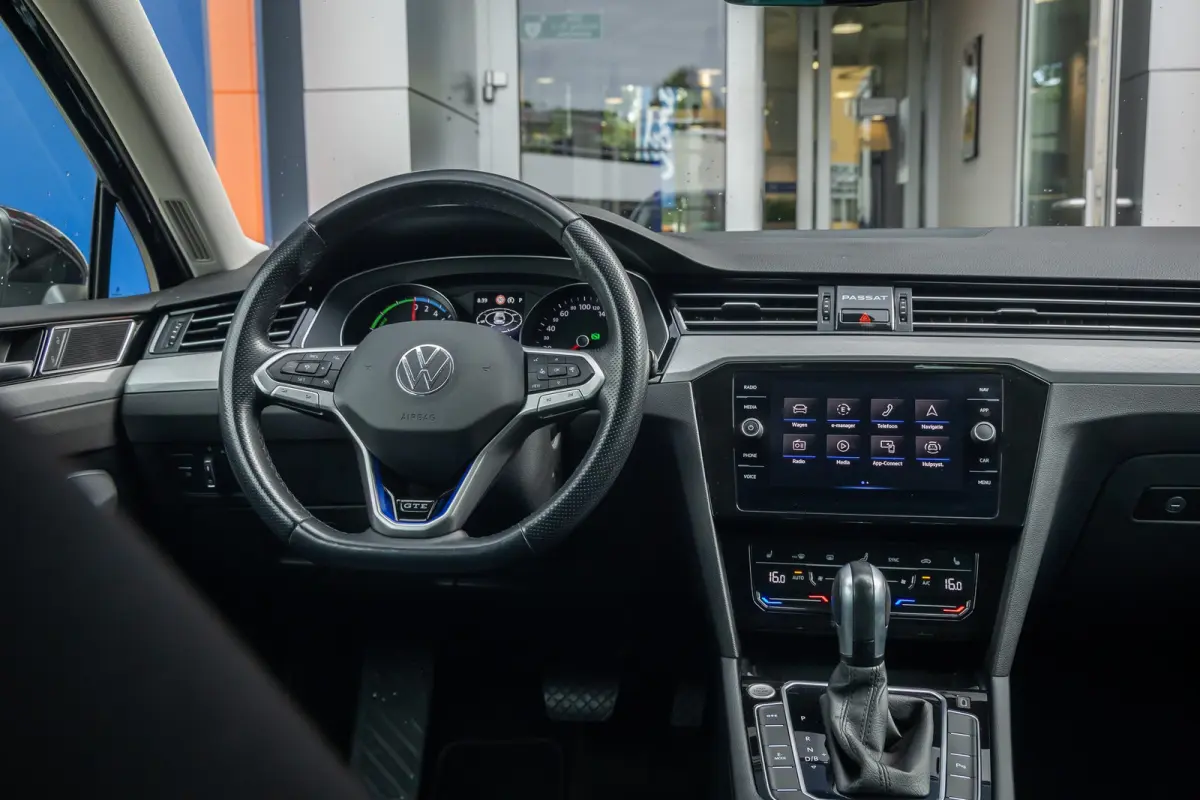 1.4 TSI PHEV GTE Business | ACC | Stoelverwarming | Camera | LED Matrix | 17'' | | Achteruitrijcamera | Cruise control adaptief | Elektrisch bedienbare achterklep met sensorsturing