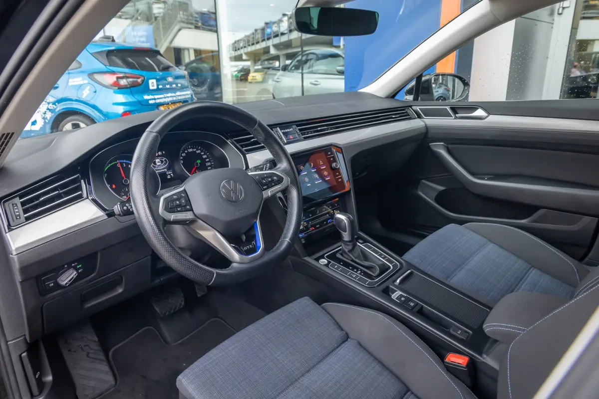 1.4 TSI PHEV GTE Business | ACC | Stoelverwarming | Camera | LED Matrix | 17'' | | Achteruitrijcamera | Cruise control adaptief | Elektrisch bedienbare achterklep met sensorsturing