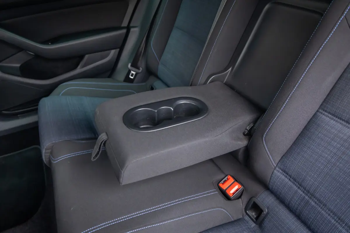 1.4 TSI PHEV GTE Business | ACC | Stoelverwarming | Camera | LED Matrix | 17'' | | Achteruitrijcamera | Cruise control adaptief | Elektrisch bedienbare achterklep met sensorsturing