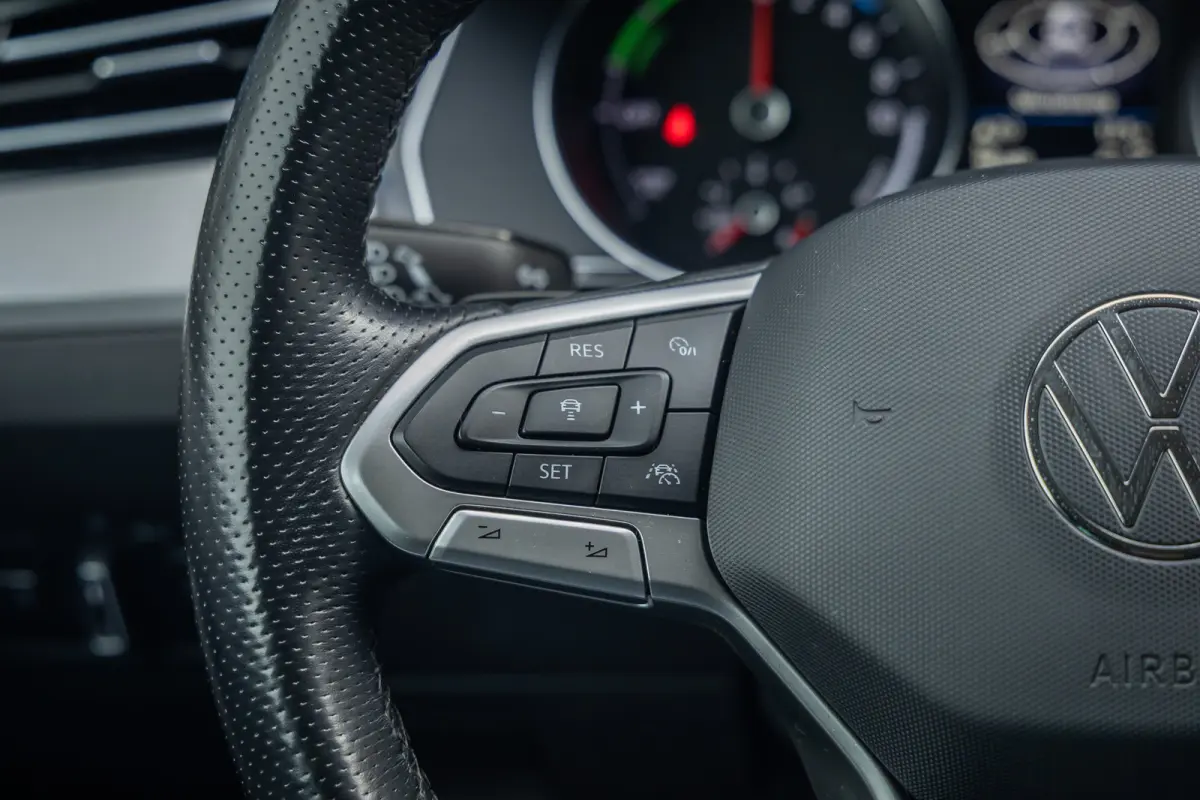 1.4 TSI PHEV GTE Business | ACC | Stoelverwarming | Camera | LED Matrix | 17'' | | Achteruitrijcamera | Cruise control adaptief | Elektrisch bedienbare achterklep met sensorsturing