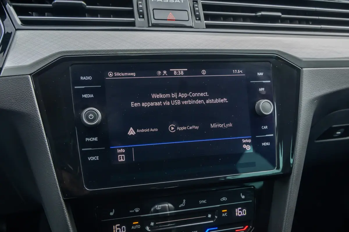 1.4 TSI PHEV GTE Business | ACC | Stoelverwarming | Camera | LED Matrix | 17'' | | Achteruitrijcamera | Cruise control adaptief | Elektrisch bedienbare achterklep met sensorsturing