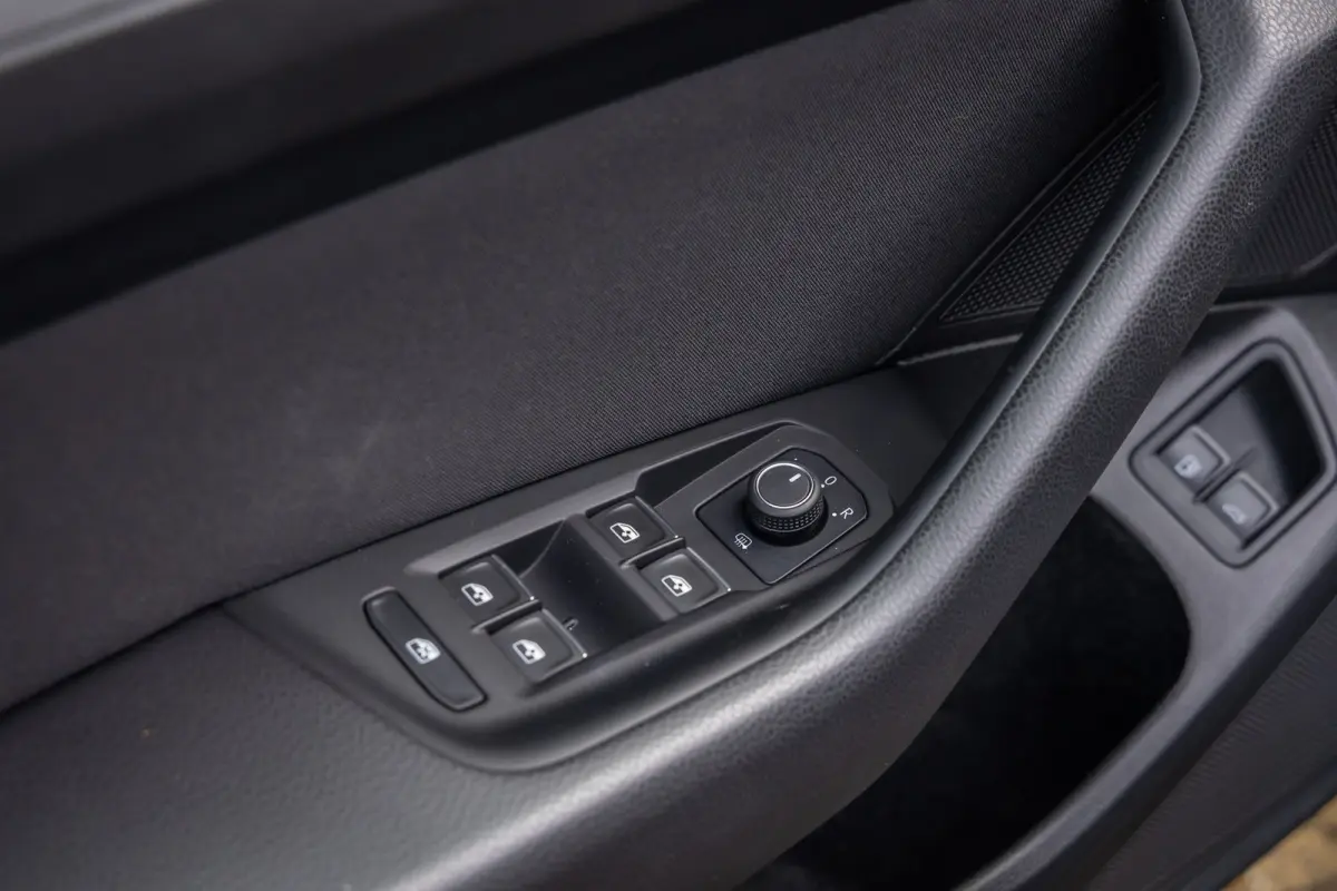 1.4 TSI PHEV GTE Business | ACC | Stoelverwarming | Camera | LED Matrix | 17'' | | Achteruitrijcamera | Cruise control adaptief | Elektrisch bedienbare achterklep met sensorsturing