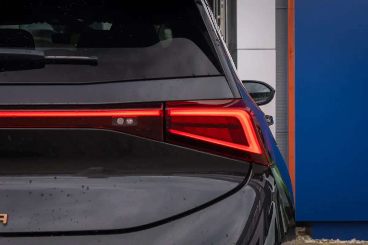 Adrenaline 82 kWh | Cruise Control Adaptief | Apple Carplay/Android Auto | 19'' L.M . | Navi | LED | Full-LED koplampen | Lichtmetalen velgen 19" | Navigatiesysteem full map