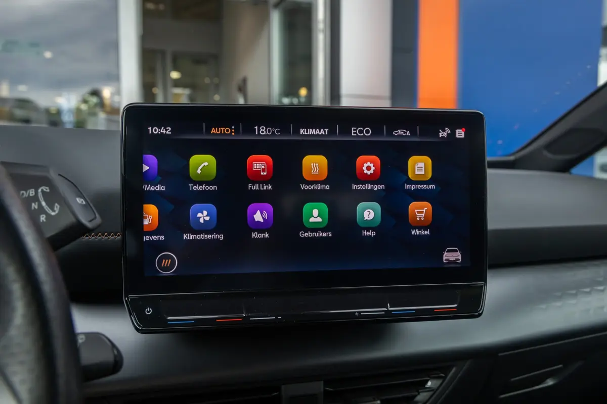 Adrenaline 82 kWh | Cruise Control Adaptief | Apple Carplay/Android Auto | 19'' L.M . | Navi | LED | Full-LED koplampen | Lichtmetalen velgen 19" | Navigatiesysteem full map