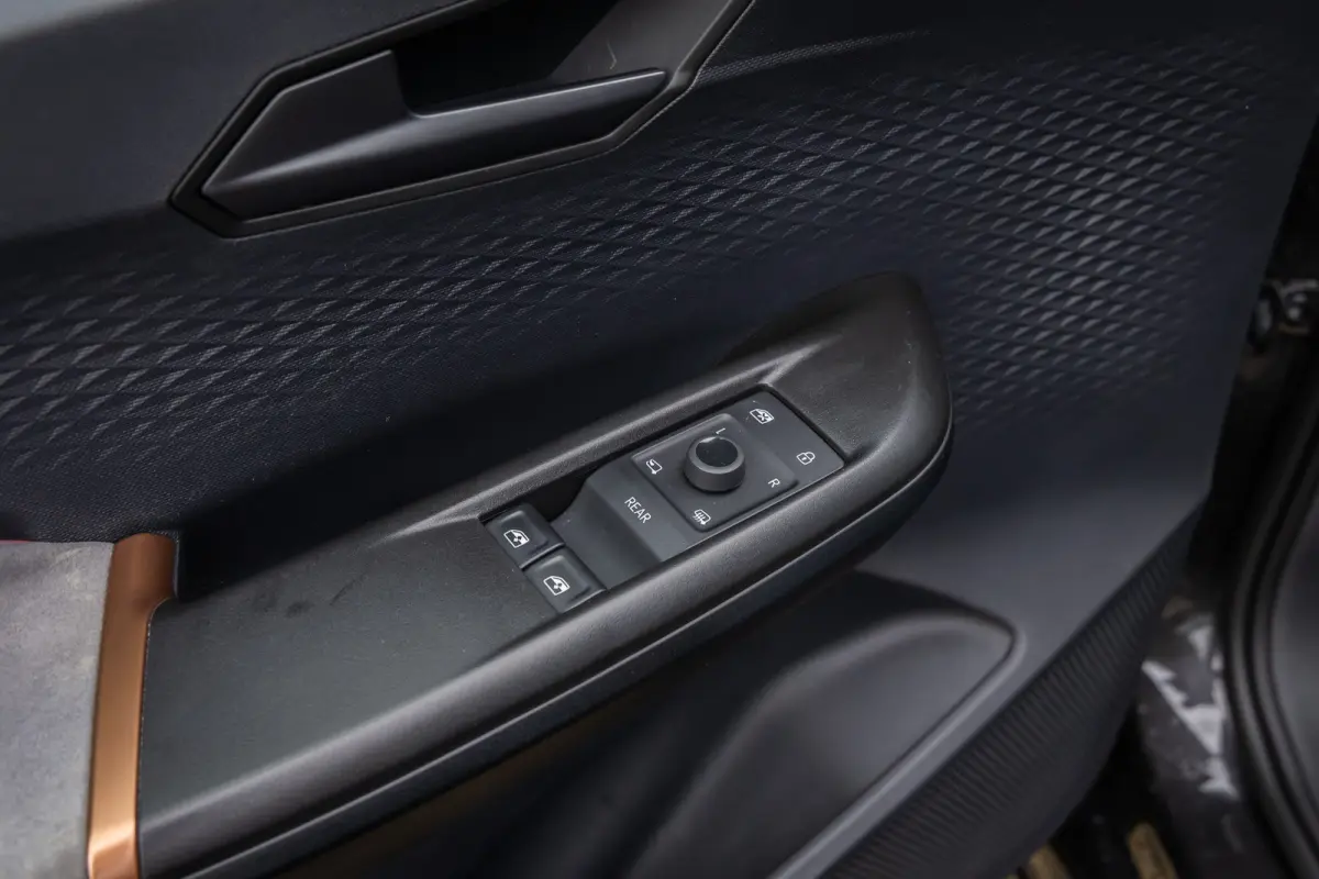 Adrenaline 82 kWh | Cruise Control Adaptief | Apple Carplay/Android Auto | 19'' L.M . | Navi | LED | Full-LED koplampen | Lichtmetalen velgen 19" | Navigatiesysteem full map