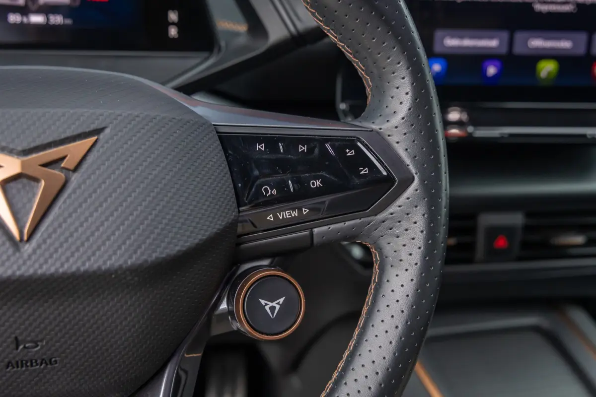 Adrenaline 82 kWh | Cruise Control Adaptief | Apple Carplay/Android Auto | 19'' L.M . | Navi | LED | Full-LED koplampen | Lichtmetalen velgen 19" | Navigatiesysteem full map