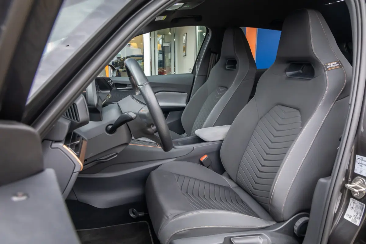 Adrenaline 82 kWh | Cruise Control Adaptief | Apple Carplay/Android Auto | 19'' L.M . | Navi | LED | Full-LED koplampen | Lichtmetalen velgen 19" | Navigatiesysteem full map