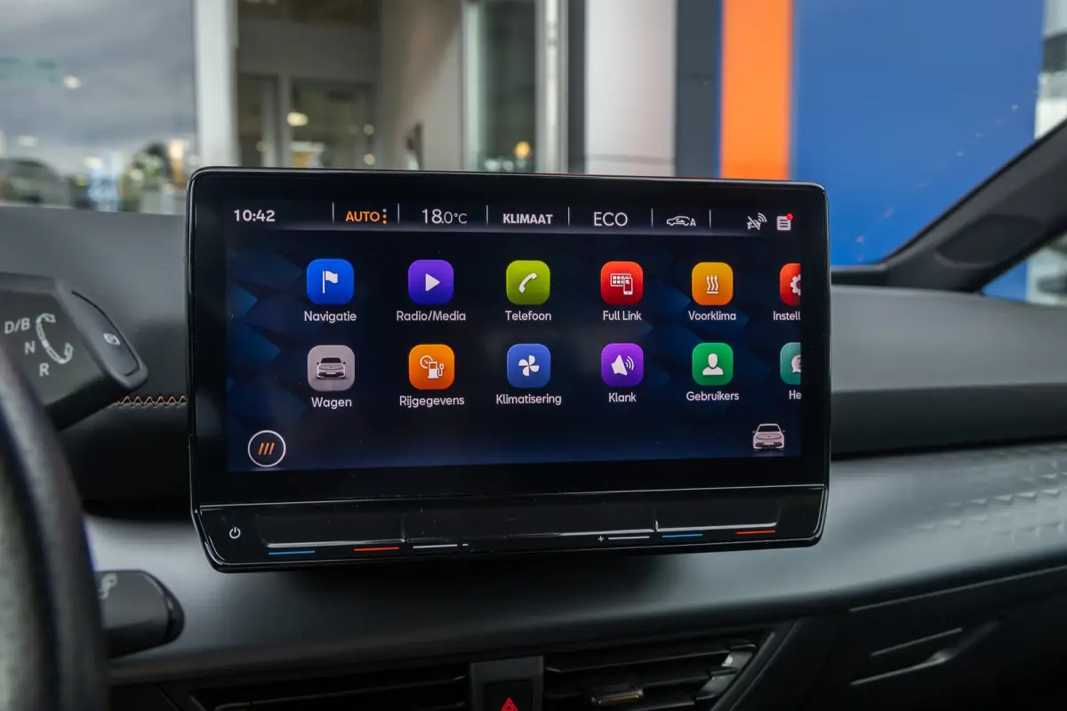 Adrenaline 82 kWh | Cruise Control Adaptief | Apple Carplay/Android Auto | 19'' L.M . | Navi | LED | Full-LED koplampen | Lichtmetalen velgen 19" | Navigatiesysteem full map