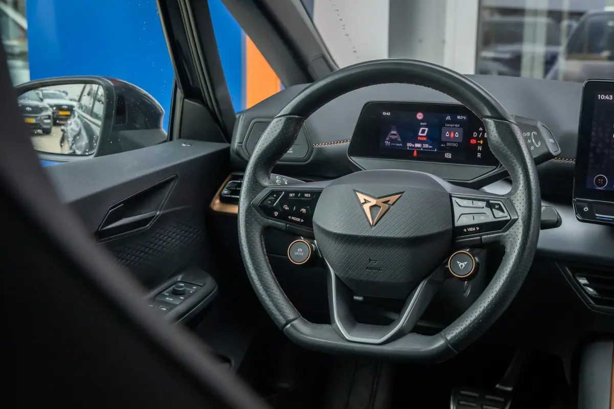 Adrenaline 82 kWh | Cruise Control Adaptief | Apple Carplay/Android Auto | 19'' L.M . | Navi | LED | Full-LED koplampen | Lichtmetalen velgen 19" | Navigatiesysteem full map