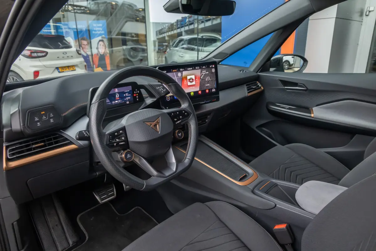 Adrenaline 82 kWh | Cruise Control Adaptief | Apple Carplay/Android Auto | 19'' L.M . | Navi | LED | Full-LED koplampen | Lichtmetalen velgen 19" | Navigatiesysteem full map