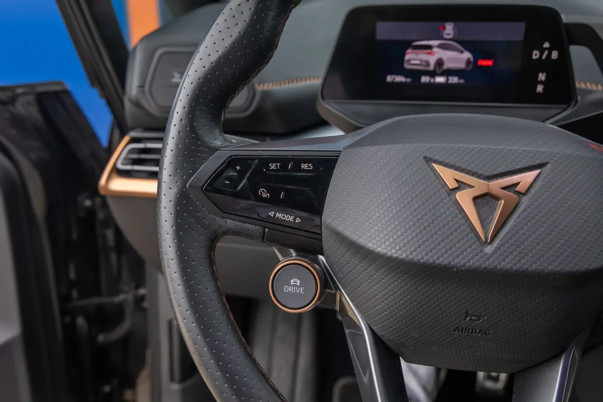 Adrenaline 82 kWh | Cruise Control Adaptief | Apple Carplay/Android Auto | 19'' L.M . | Navi | LED | Full-LED koplampen | Lichtmetalen velgen 19" | Navigatiesysteem full map