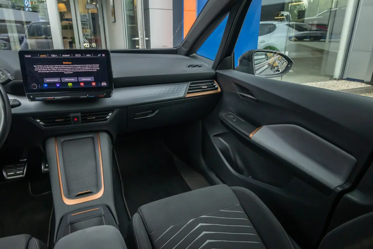 Adrenaline 82 kWh | Cruise Control Adaptief | Apple Carplay/Android Auto | 19'' L.M . | Navi | LED | Full-LED koplampen | Lichtmetalen velgen 19" | Navigatiesysteem full map