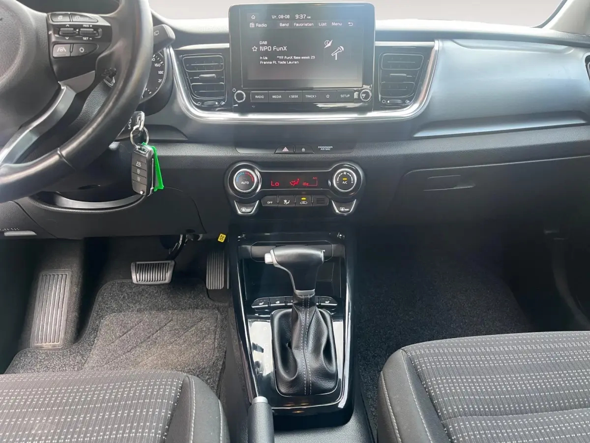 1.0i Turbo DynamicLine Automaat |  Two-tone lak | Apple Carplay / Android Auto | Airco |  Elektrische ramen | Camera | Parkeersensoren | Lichtmetalen velgen |