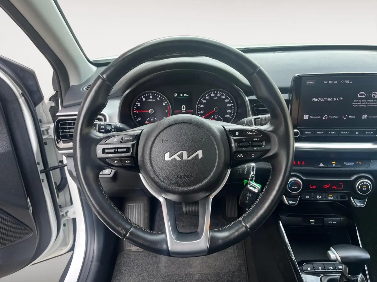 1.0i Turbo DynamicLine Automaat |  Two-tone lak | Apple Carplay / Android Auto | Airco |  Elektrische ramen | Camera | Parkeersensoren | Lichtmetalen velgen |