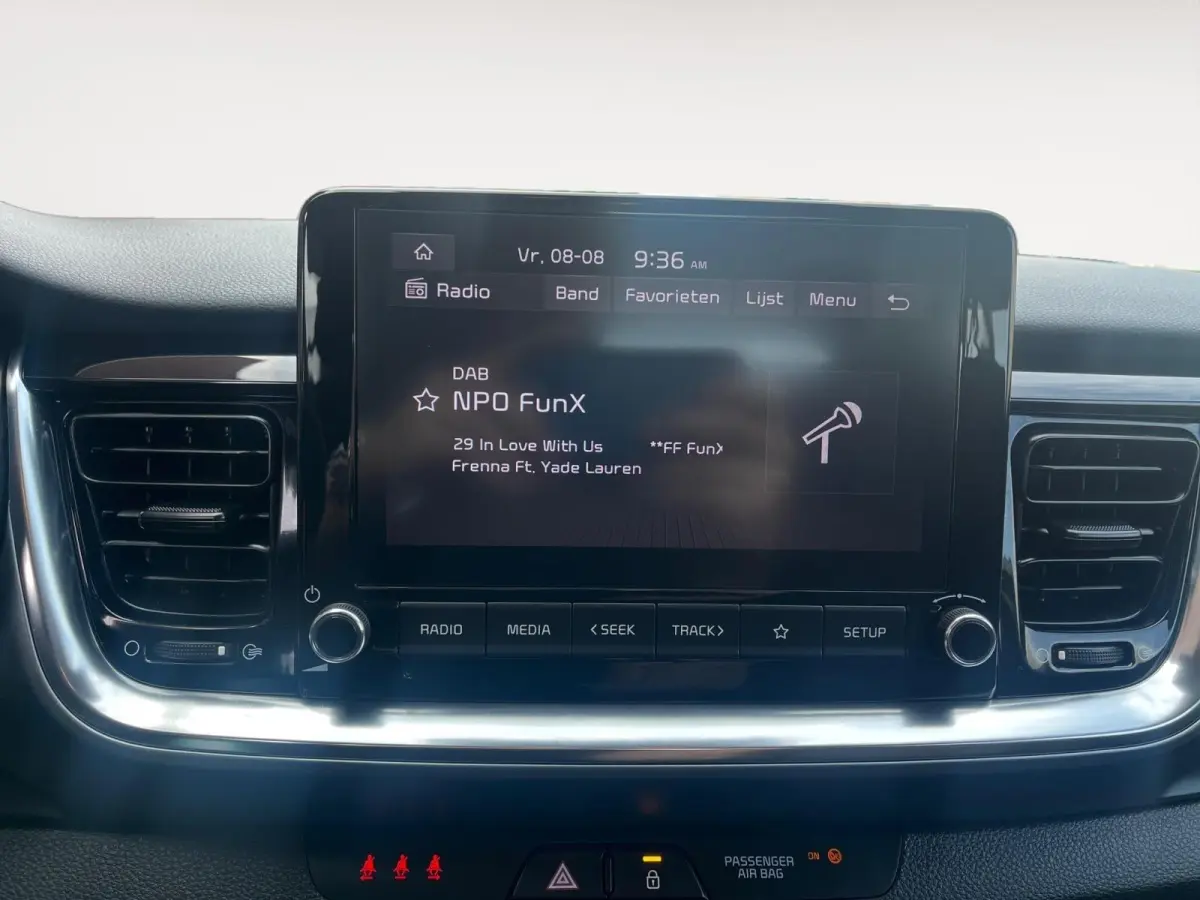 1.0i Turbo DynamicLine Automaat |  Two-tone lak | Apple Carplay / Android Auto | Airco |  Elektrische ramen | Camera | Parkeersensoren | Lichtmetalen velgen |