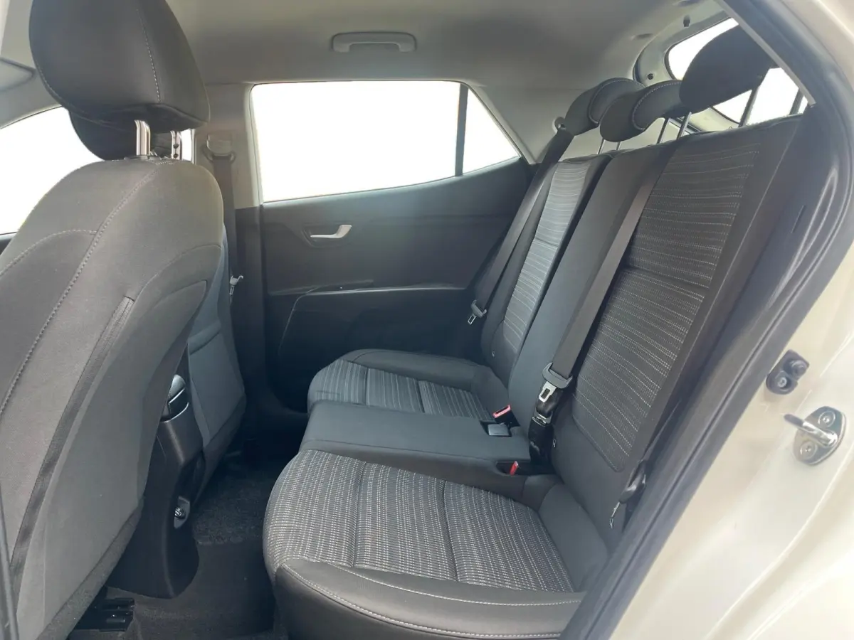 1.0i Turbo DynamicLine Automaat |  Two-tone lak | Apple Carplay / Android Auto | Airco |  Elektrische ramen | Camera | Parkeersensoren | Lichtmetalen velgen |