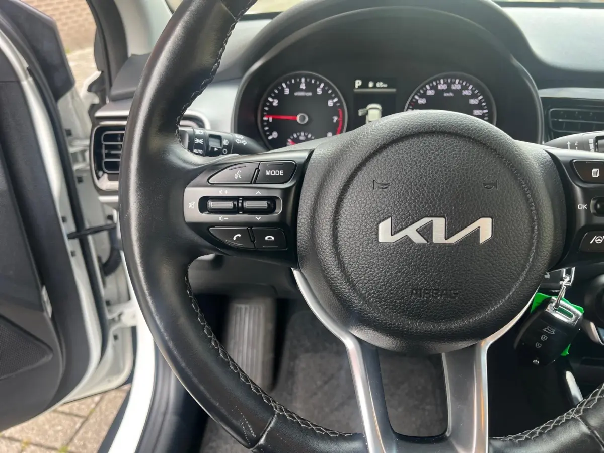 1.0i Turbo DynamicLine Automaat |  Two-tone lak | Apple Carplay / Android Auto | Airco |  Elektrische ramen | Camera | Parkeersensoren | Lichtmetalen velgen |
