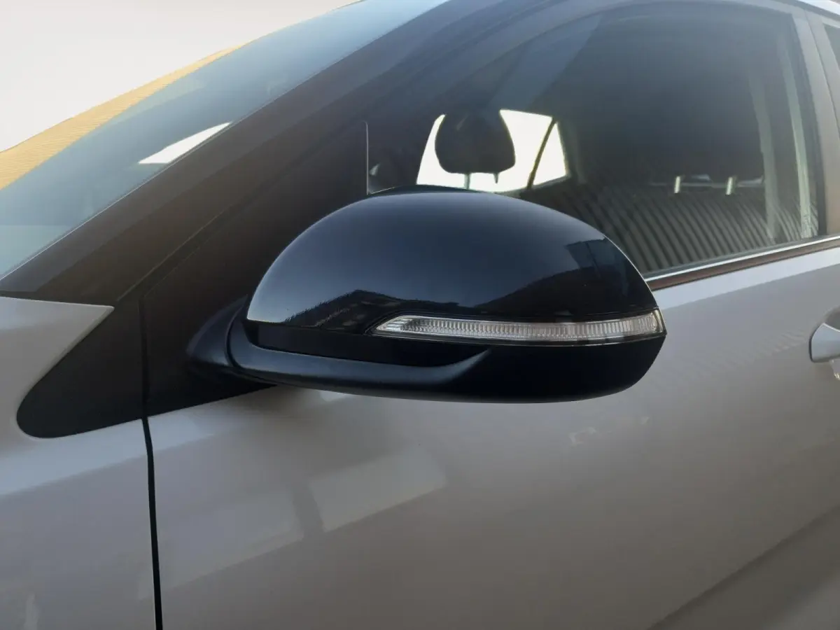 1.0i Turbo DynamicLine Automaat |  Two-tone lak | Apple Carplay / Android Auto | Airco |  Elektrische ramen | Camera | Parkeersensoren | Lichtmetalen velgen |
