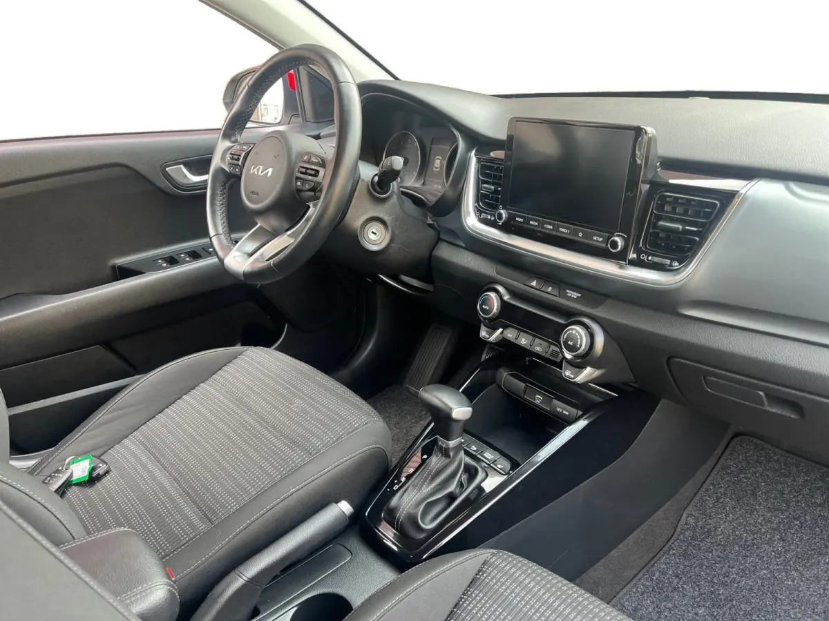 1.0i Turbo DynamicLine Automaat |  Two-tone lak | Apple Carplay / Android Auto | Airco |  Elektrische ramen | Camera | Parkeersensoren | Lichtmetalen velgen |