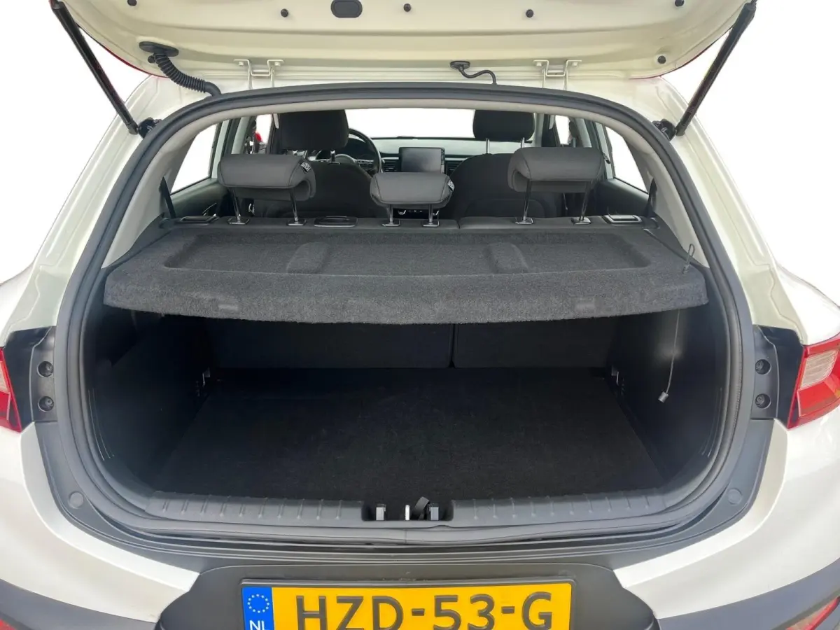 1.0i Turbo DynamicLine Automaat |  Two-tone lak | Apple Carplay / Android Auto | Airco |  Elektrische ramen | Camera | Parkeersensoren | Lichtmetalen velgen |