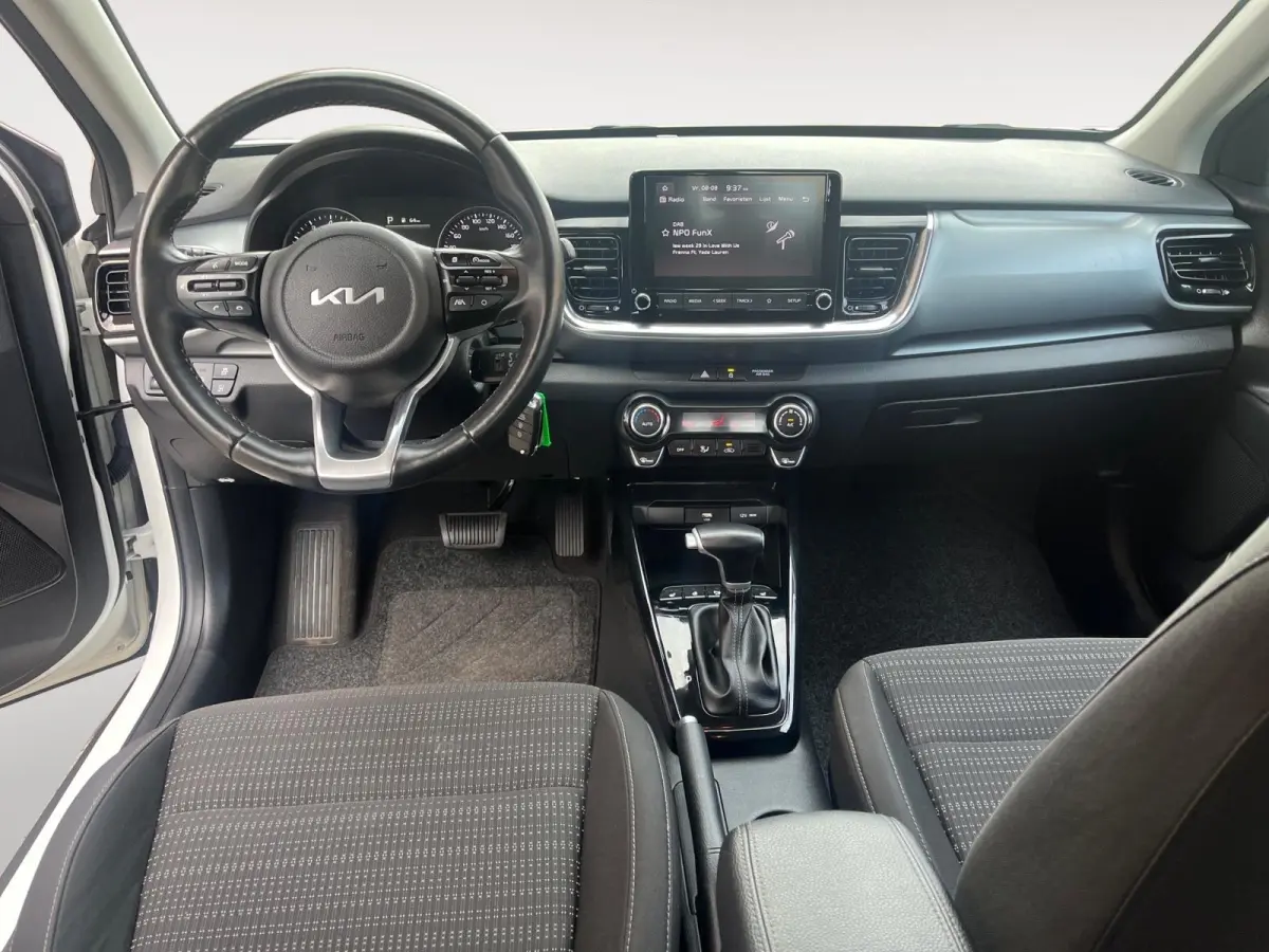 1.0i Turbo DynamicLine Automaat |  Two-tone lak | Apple Carplay / Android Auto | Airco |  Elektrische ramen | Camera | Parkeersensoren | Lichtmetalen velgen |