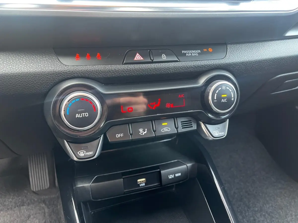 1.0i Turbo DynamicLine Automaat |  Two-tone lak | Apple Carplay / Android Auto | Airco |  Elektrische ramen | Camera | Parkeersensoren | Lichtmetalen velgen |
