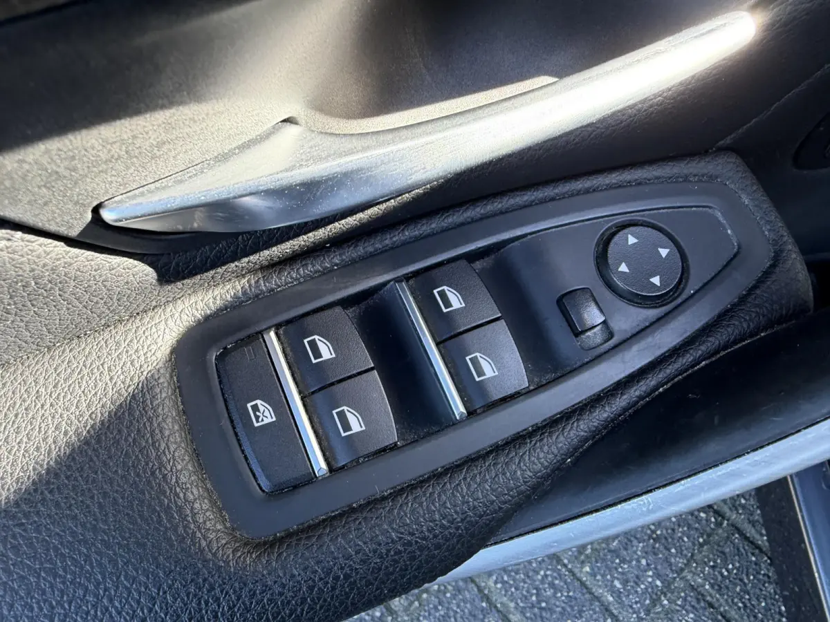 320i Centennial High Executive | Navigatie | Lederen Bekleding | Climate Control | Elektrische Achterklep |