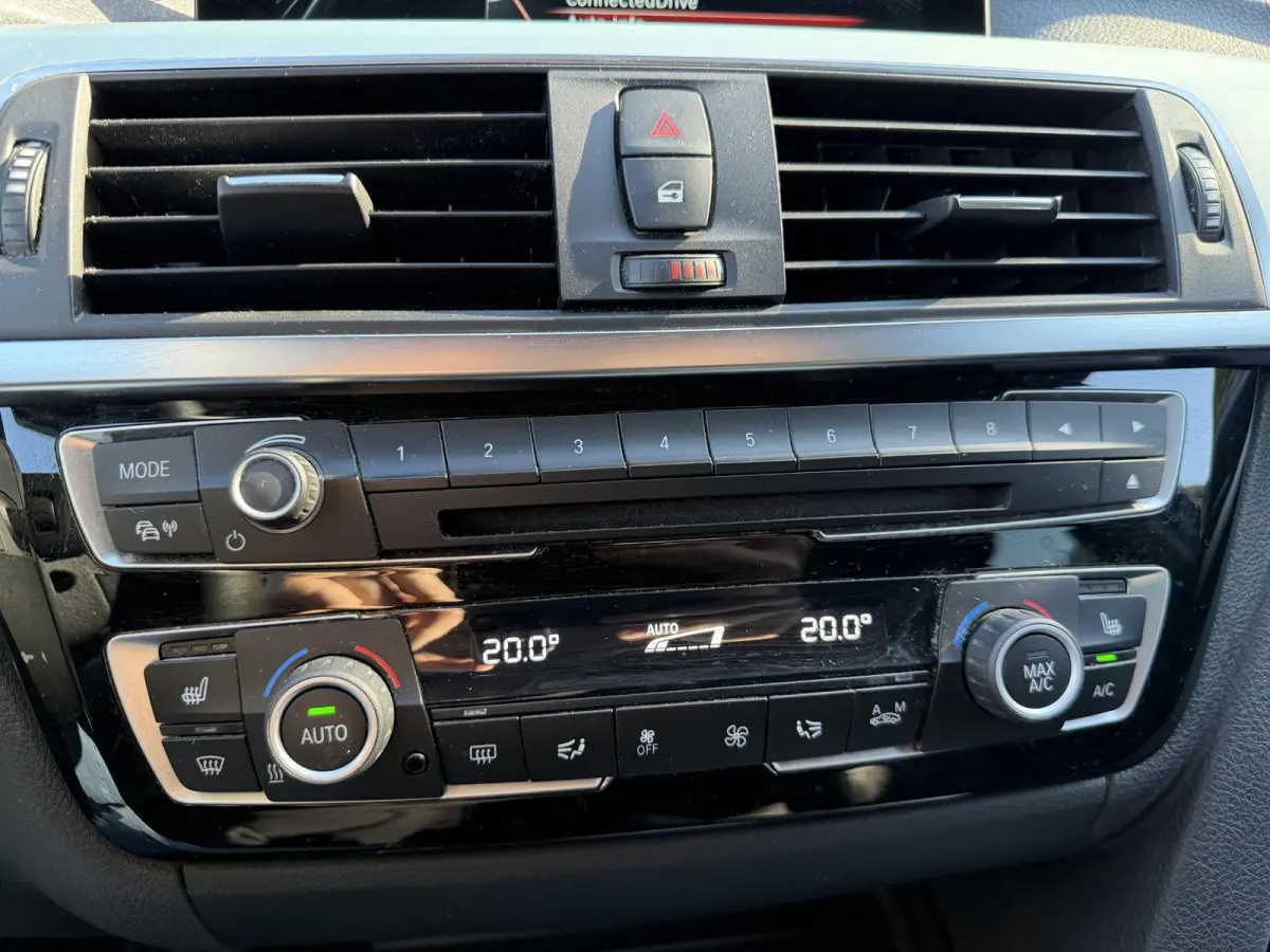 320i Centennial High Executive | Navigatie | Lederen Bekleding | Climate Control | Elektrische Achterklep |