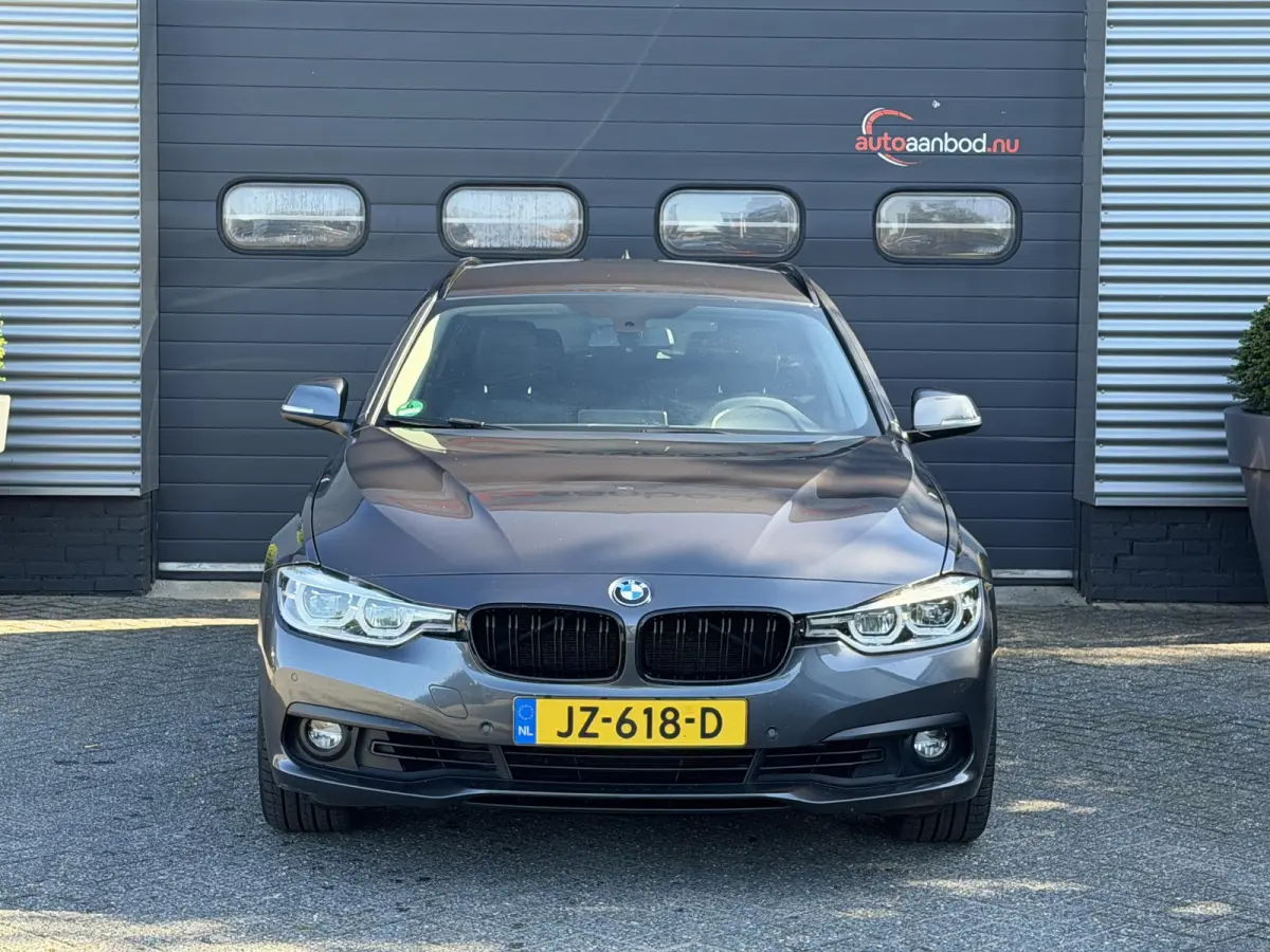 320i Centennial High Executive | Navigatie | Lederen Bekleding | Climate Control | Elektrische Achterklep |