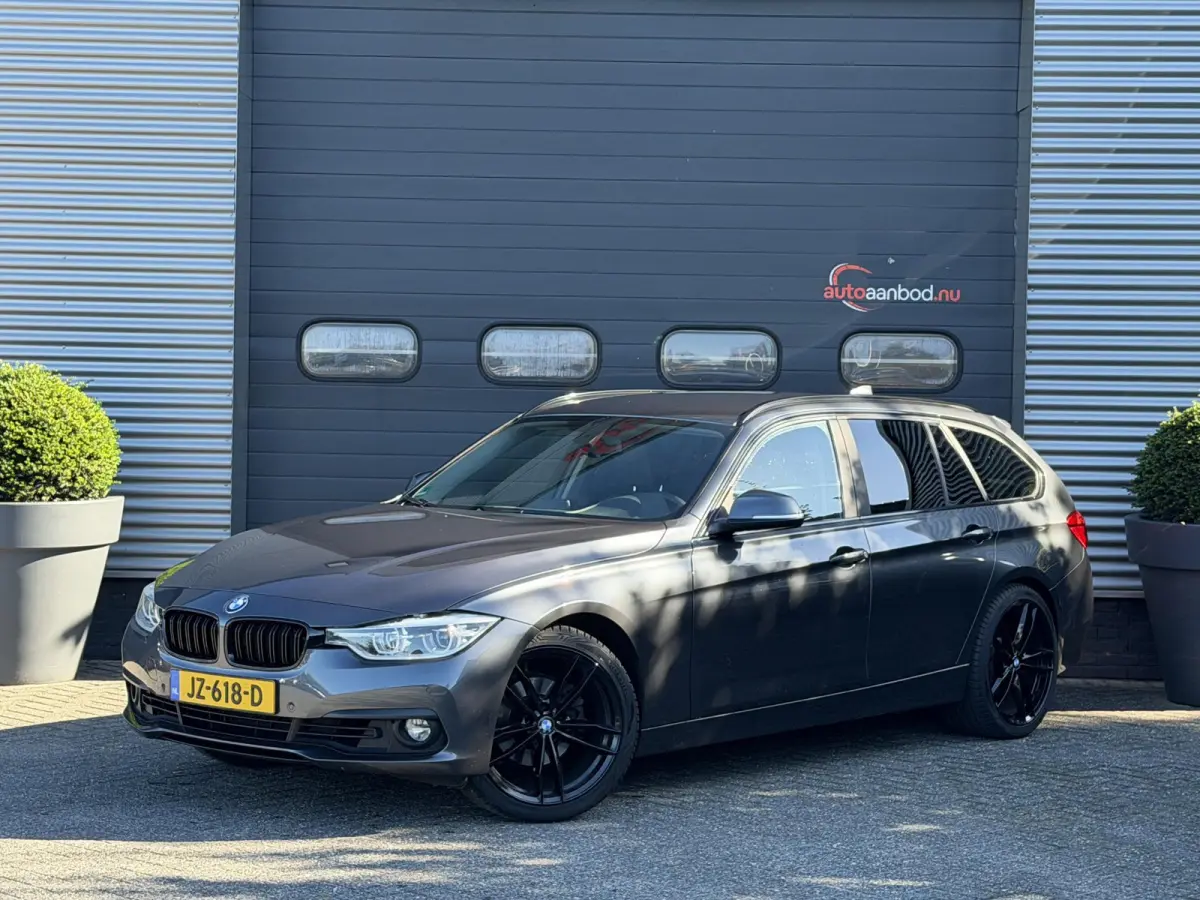 320i Centennial High Executive | Navigatie | Lederen Bekleding | Climate Control | Elektrische Achterklep |