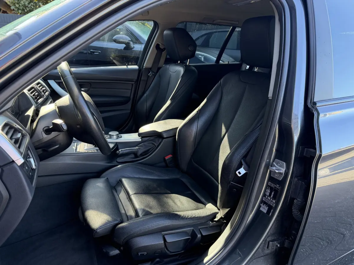 320i Centennial High Executive | Navigatie | Lederen Bekleding | Climate Control | Elektrische Achterklep |