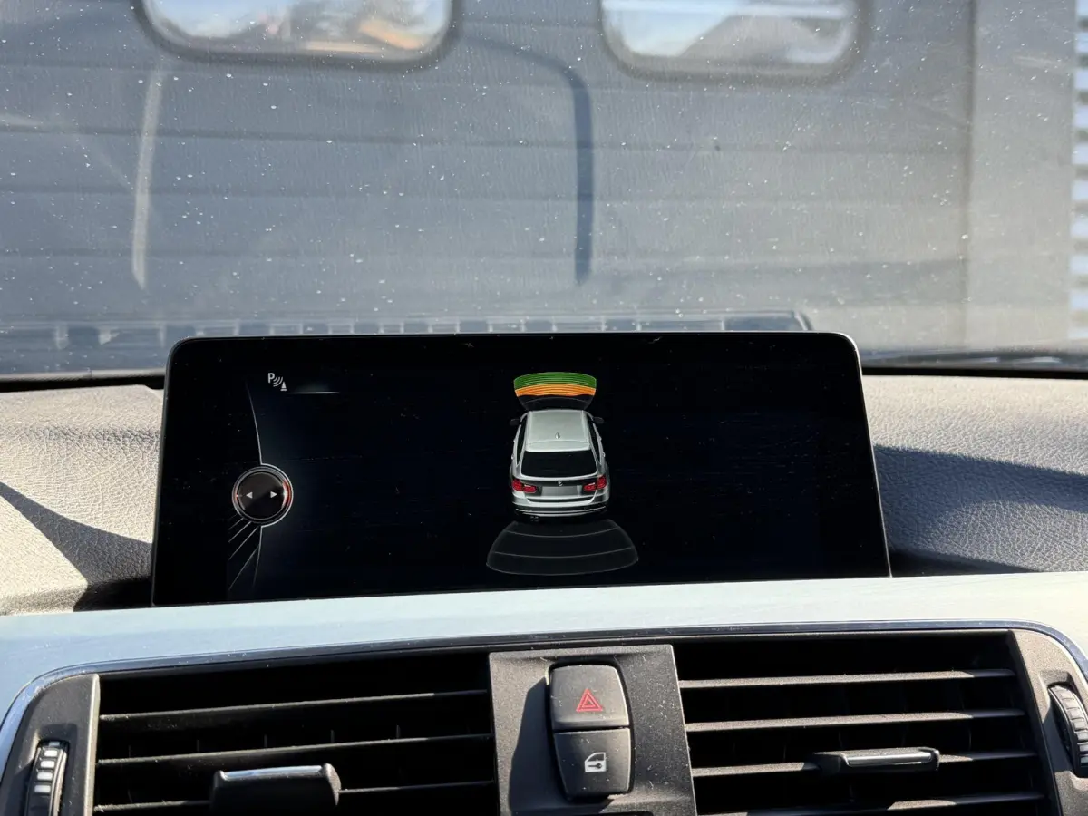 320i Centennial High Executive | Navigatie | Lederen Bekleding | Climate Control | Elektrische Achterklep |