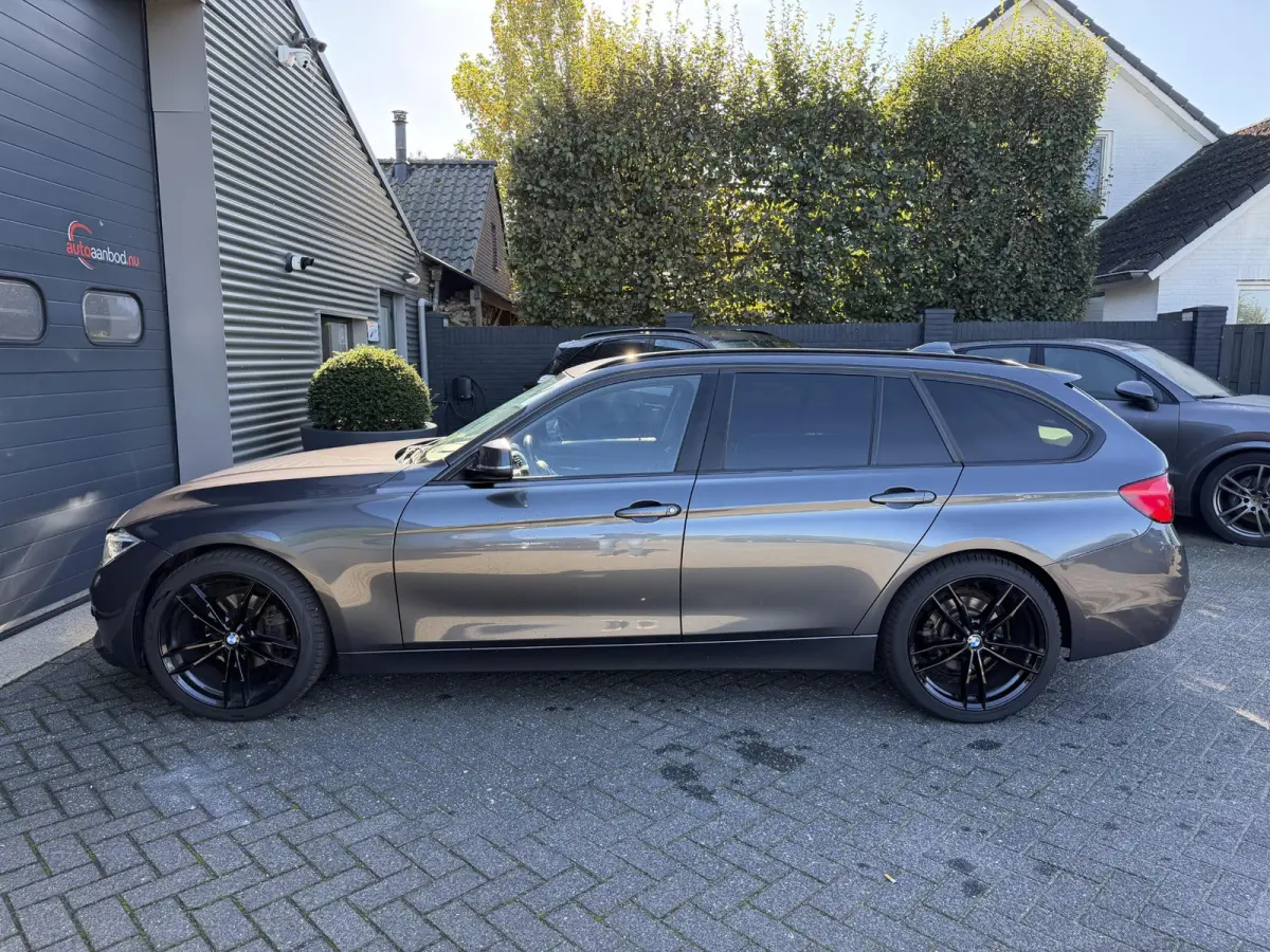320i Centennial High Executive | Navigatie | Lederen Bekleding | Climate Control | Elektrische Achterklep |