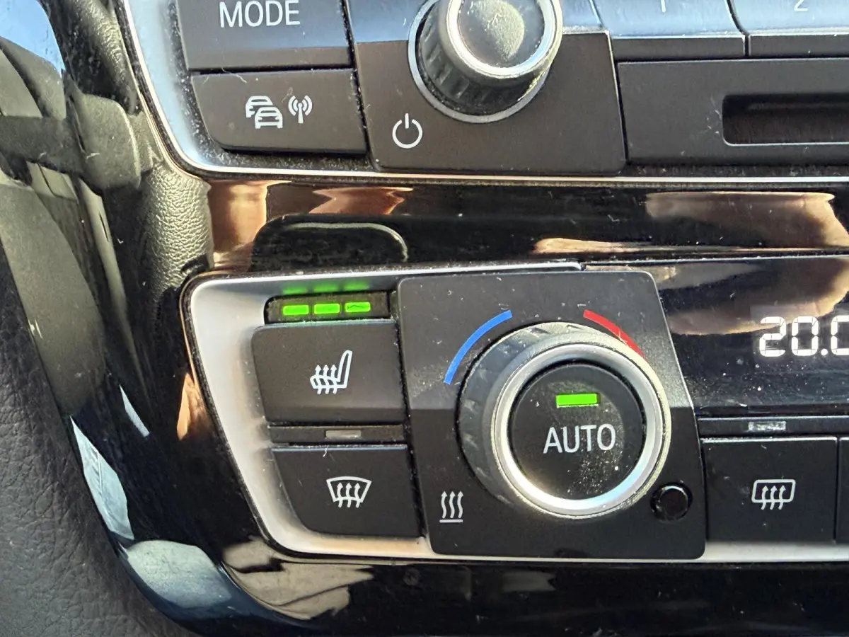 320i Centennial High Executive | Navigatie | Lederen Bekleding | Climate Control | Elektrische Achterklep |