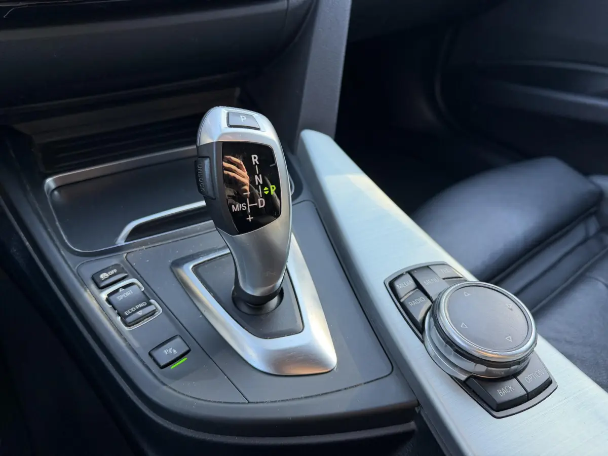320i Centennial High Executive | Navigatie | Lederen Bekleding | Climate Control | Elektrische Achterklep |