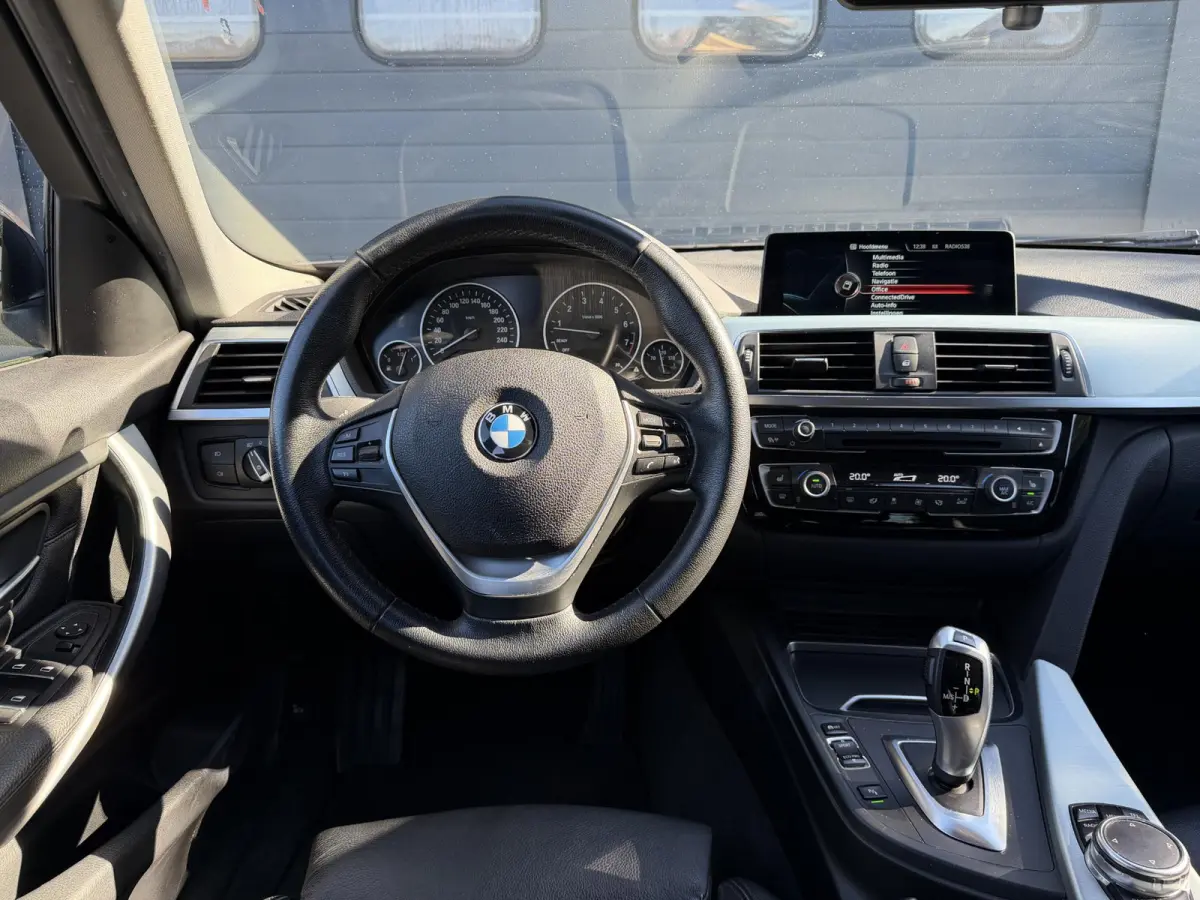 320i Centennial High Executive | Navigatie | Lederen Bekleding | Climate Control | Elektrische Achterklep |