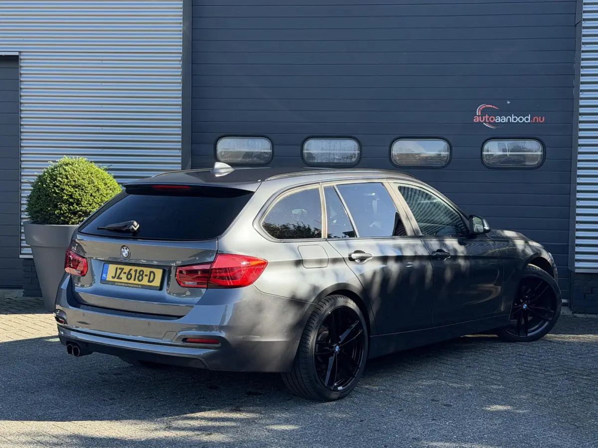 320i Centennial High Executive | Navigatie | Lederen Bekleding | Climate Control | Elektrische Achterklep |
