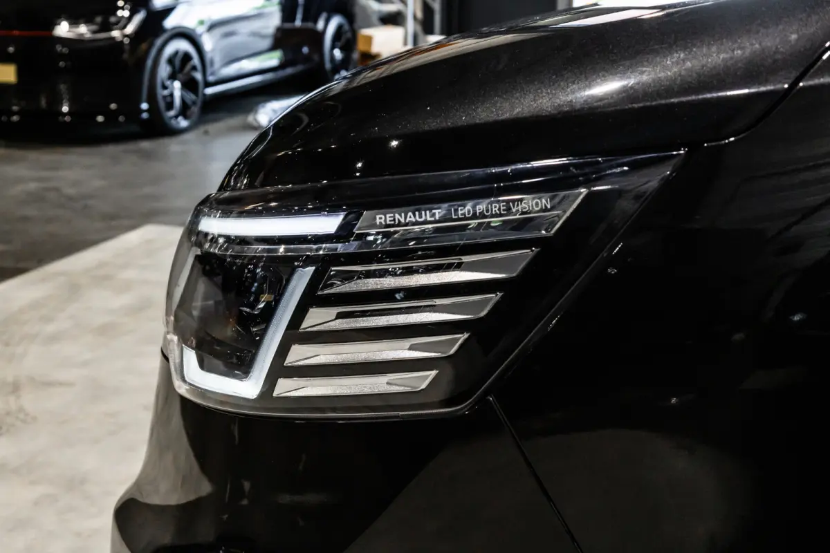 2.0 dCi 170 L2H1 DC Luxe | Marge | BTW Vrij | Dubbel cabine | Camera | Navigatie | 6-Zitter | Cruise control | Airco | Nieuwe APK | Dealer onderhouden | NAP Logisch | 1e eigenaar